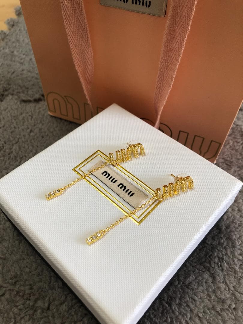 MIU MIU ピアス　アクセサリー【箱付き】