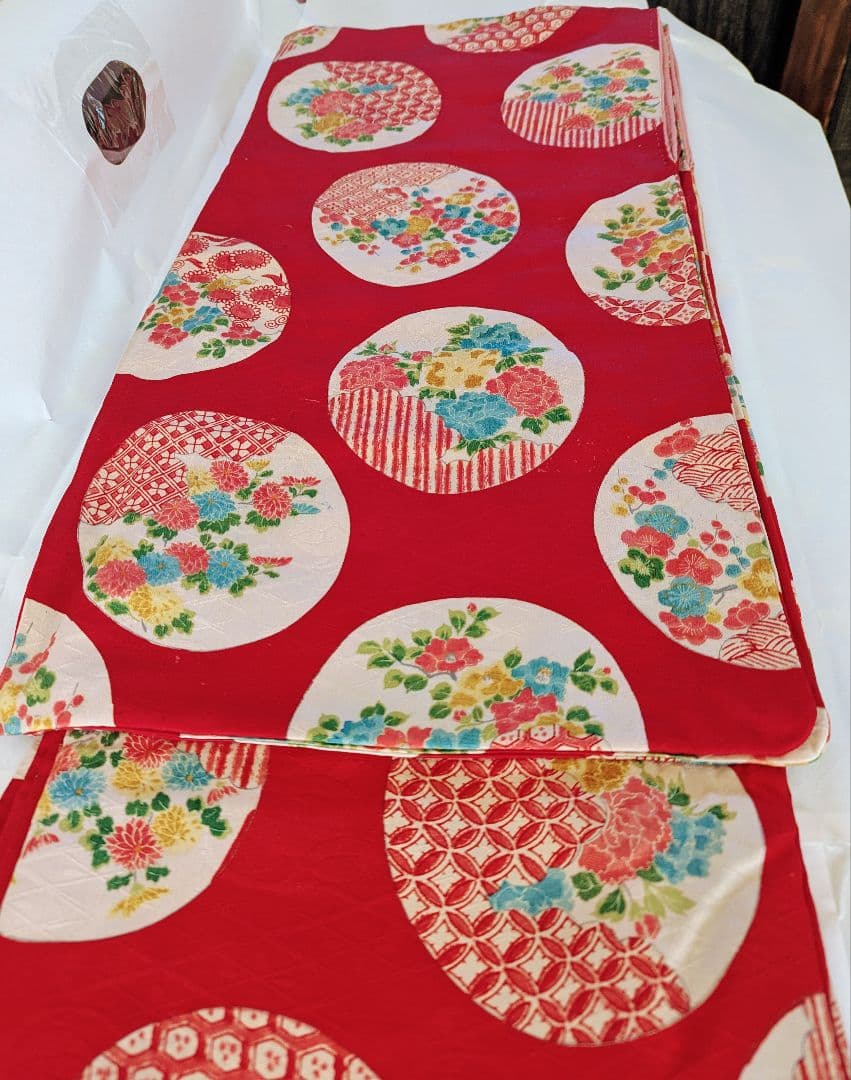 大正ロマン！　赤地に花丸文　アンティーク 着物 正絹 錦紗 袴