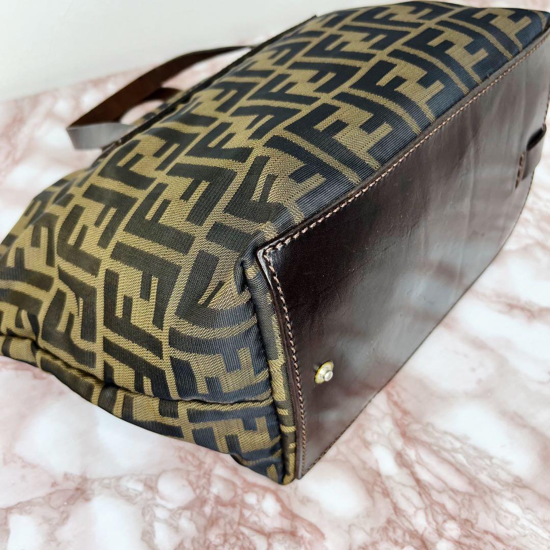 【未使用級品】FENDI ロゴプリント ハンドバッグ100