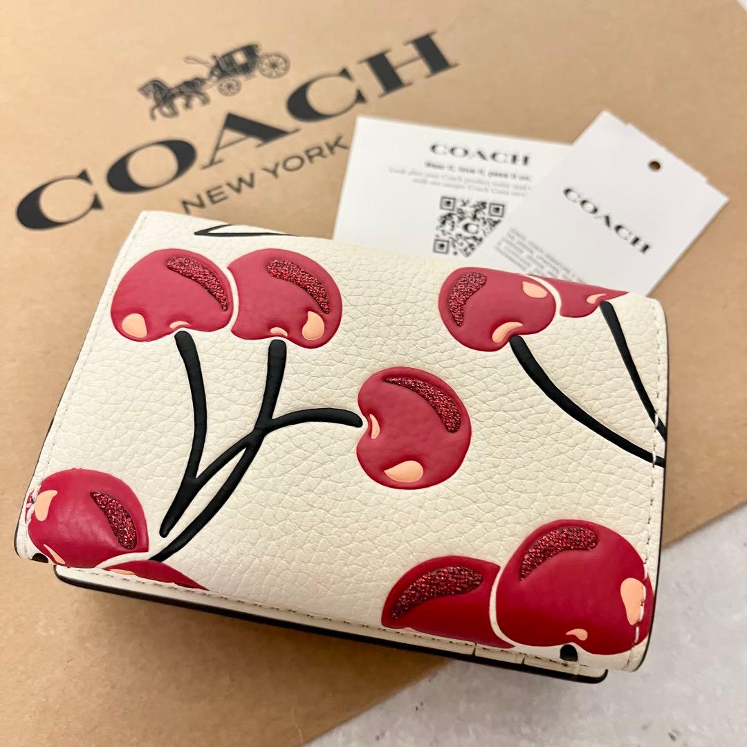 コーチ☆新品☆レザー チェリー柄 三つ折り財布/さくらんぼ 白系
