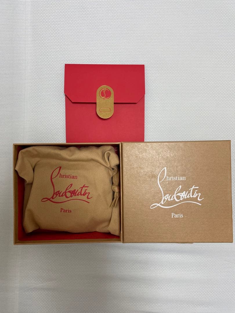 クリスチャンルブタン財布