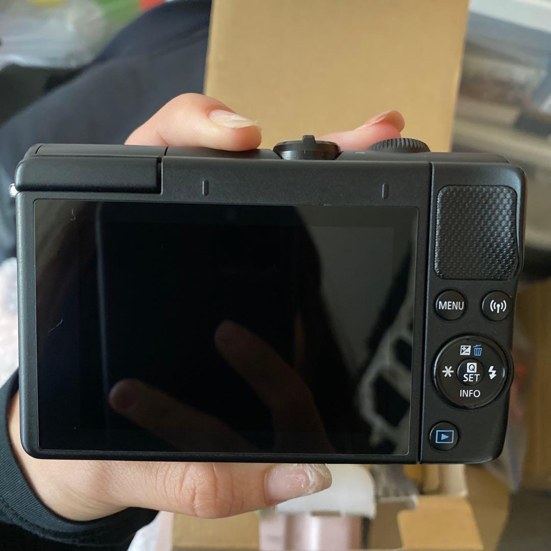 ビデオカメラ CANON EOS M100