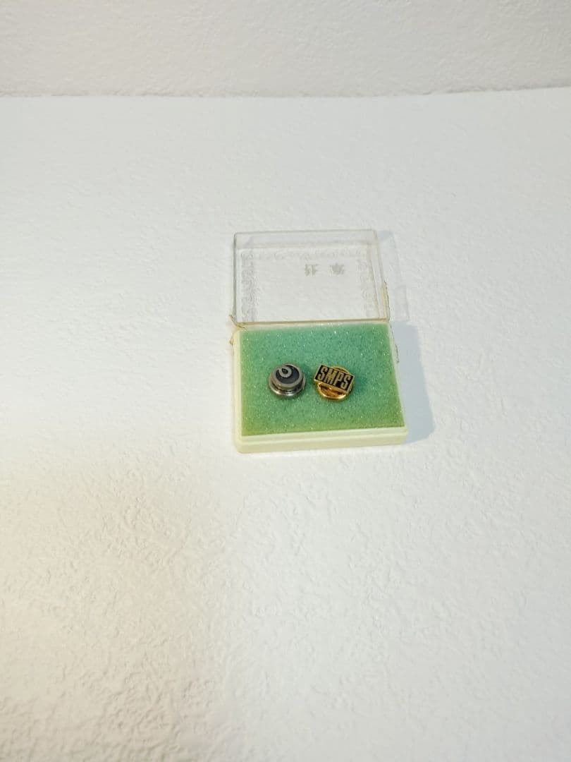 TTグループ　社章　ピンバッジ　ネジ式　プラケース付 記章 徽章 襟章 紋章