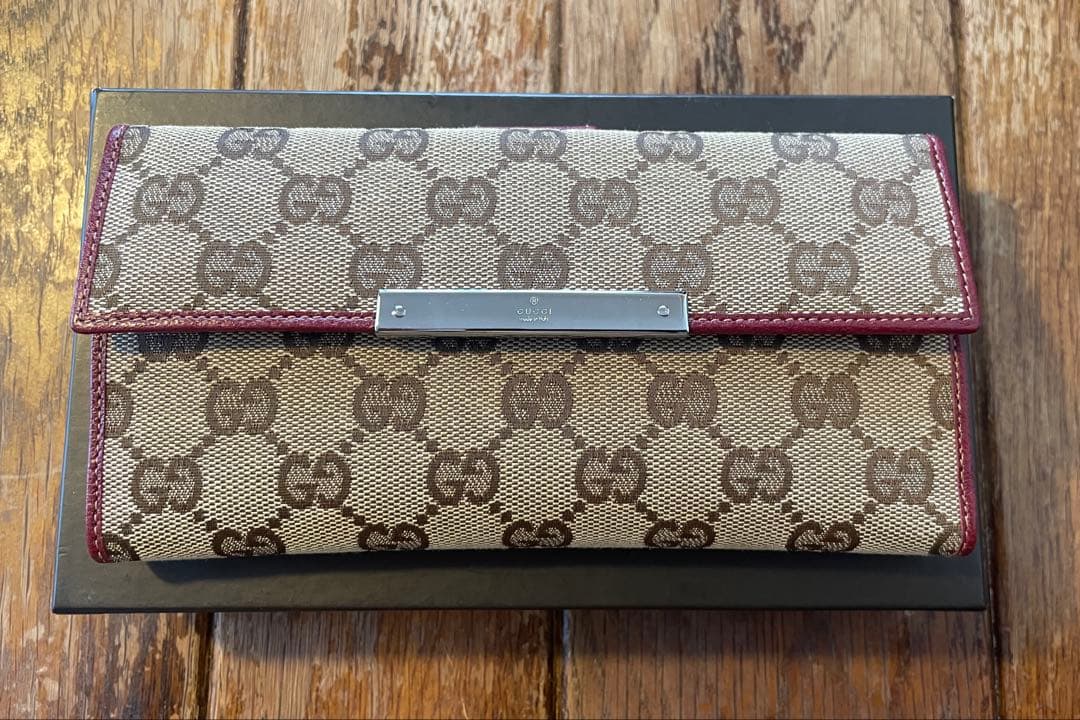 【新品未使用】GUCCI GGパターン 二つ折り財布 ベージュ/ワインレッド