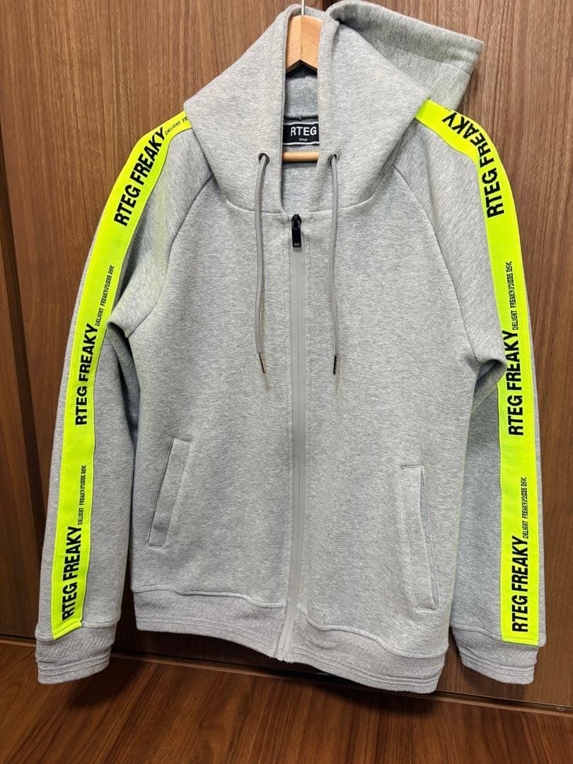 RTEG アダムスジャグラー グレー ジップパーカー Sサイズ 蛍光イエロー