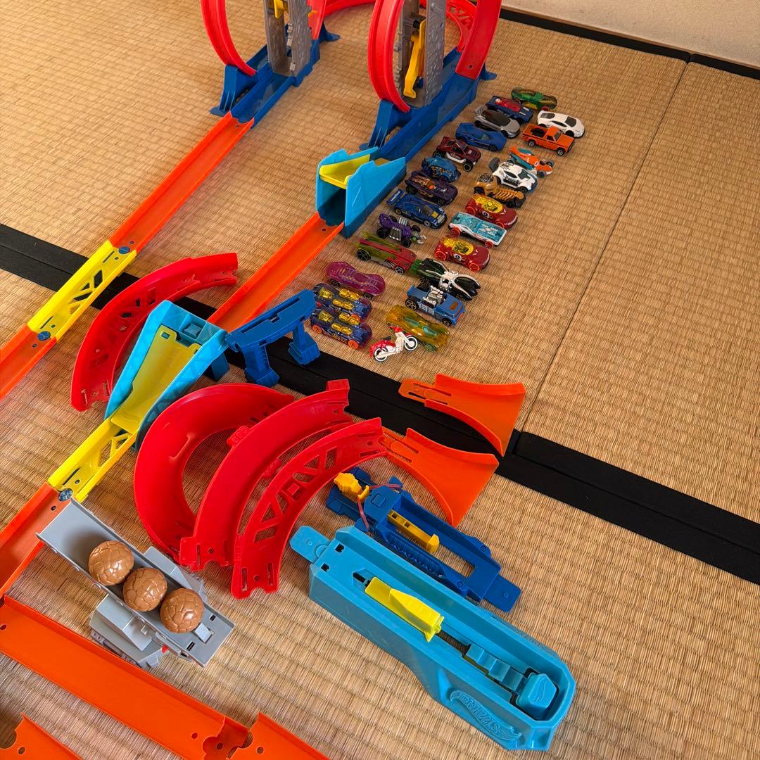 Hot Wheels トラックとミニカーセット