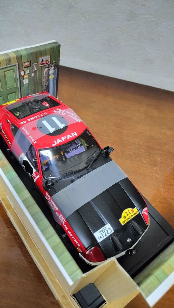 京商1/18ダットサン240Ｚ1971サファリラリー優勝車　No.11