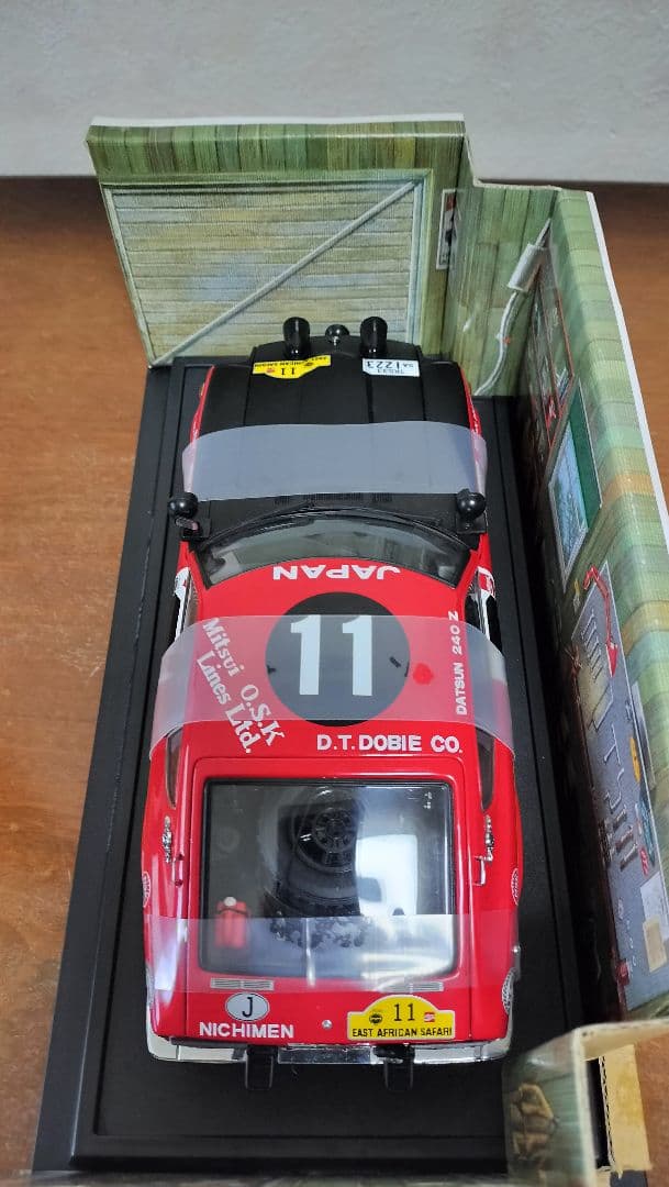 京商1/18ダットサン240Ｚ1971サファリラリー優勝車　No.11