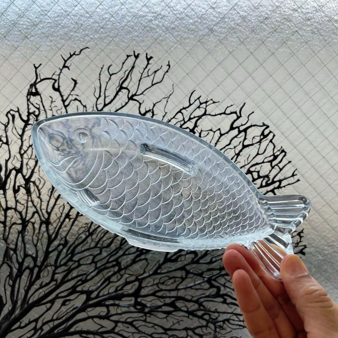 骨董　時代ガラス　希少　魚型　鯉　下駄脚付　プレスガラス　長皿　刺身皿　１客