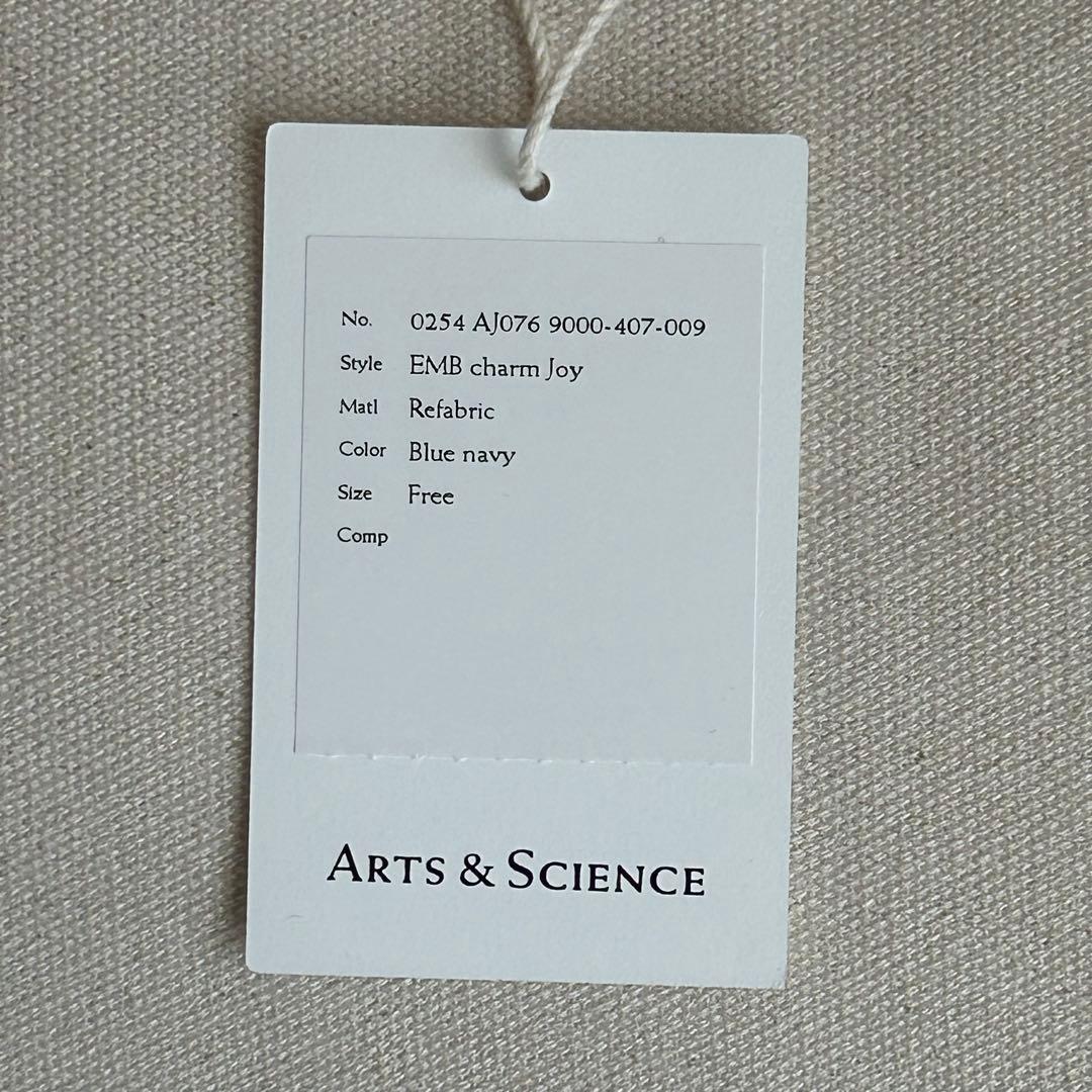 小物 ARTS&SCIENCE Embroidered charm holiday