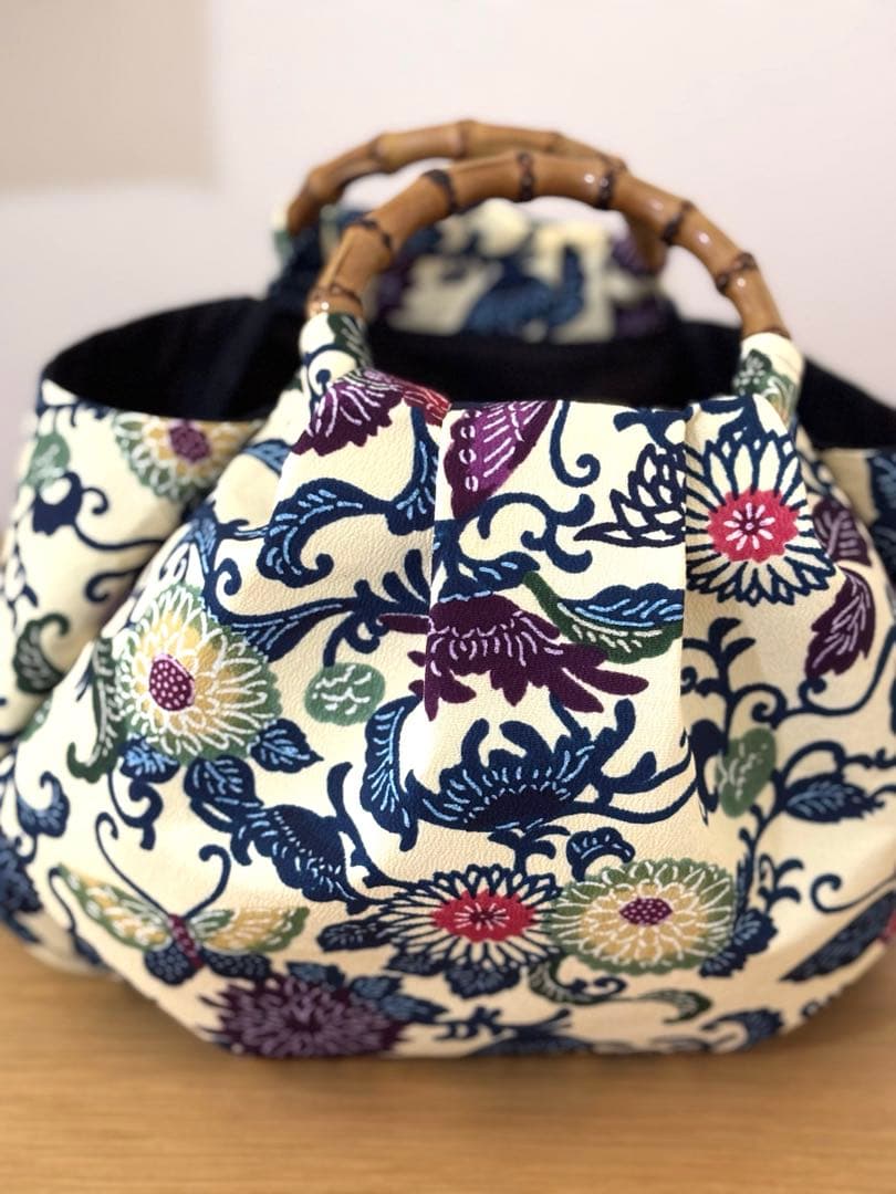 和装バック　着物バック　琉球紅型　紅型生地　菊と蝶（白)入学卒業結婚式七五三振袖