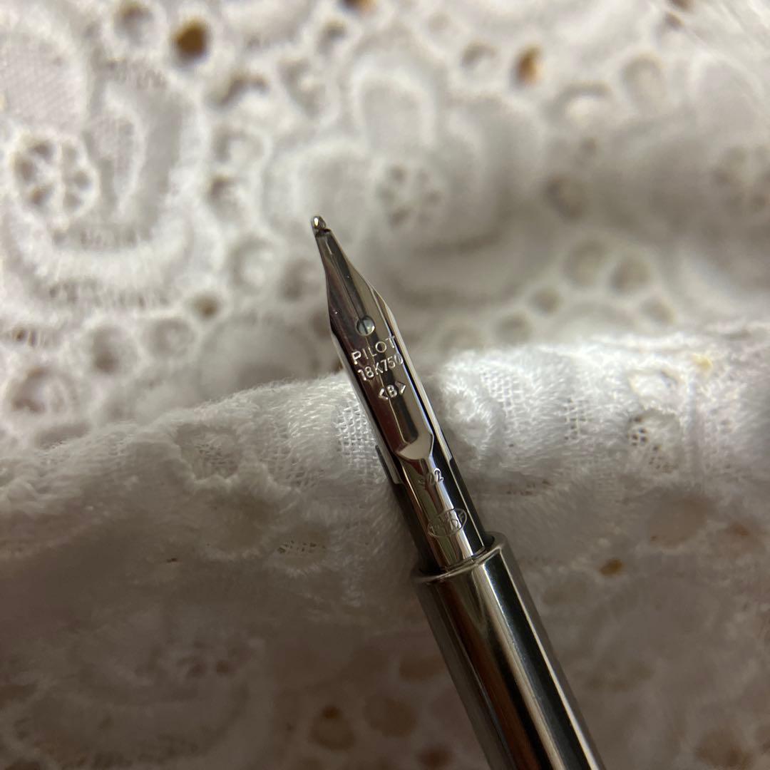 万年筆　キャップレス絣　ブラック　B（太字）