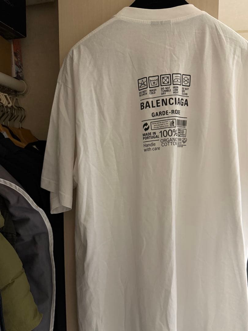 BALENCIAGA Garde-Robe ミディアムフィットTシャツです。