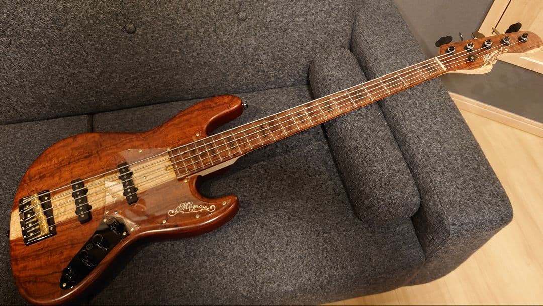 momose　custom 5弦ベース