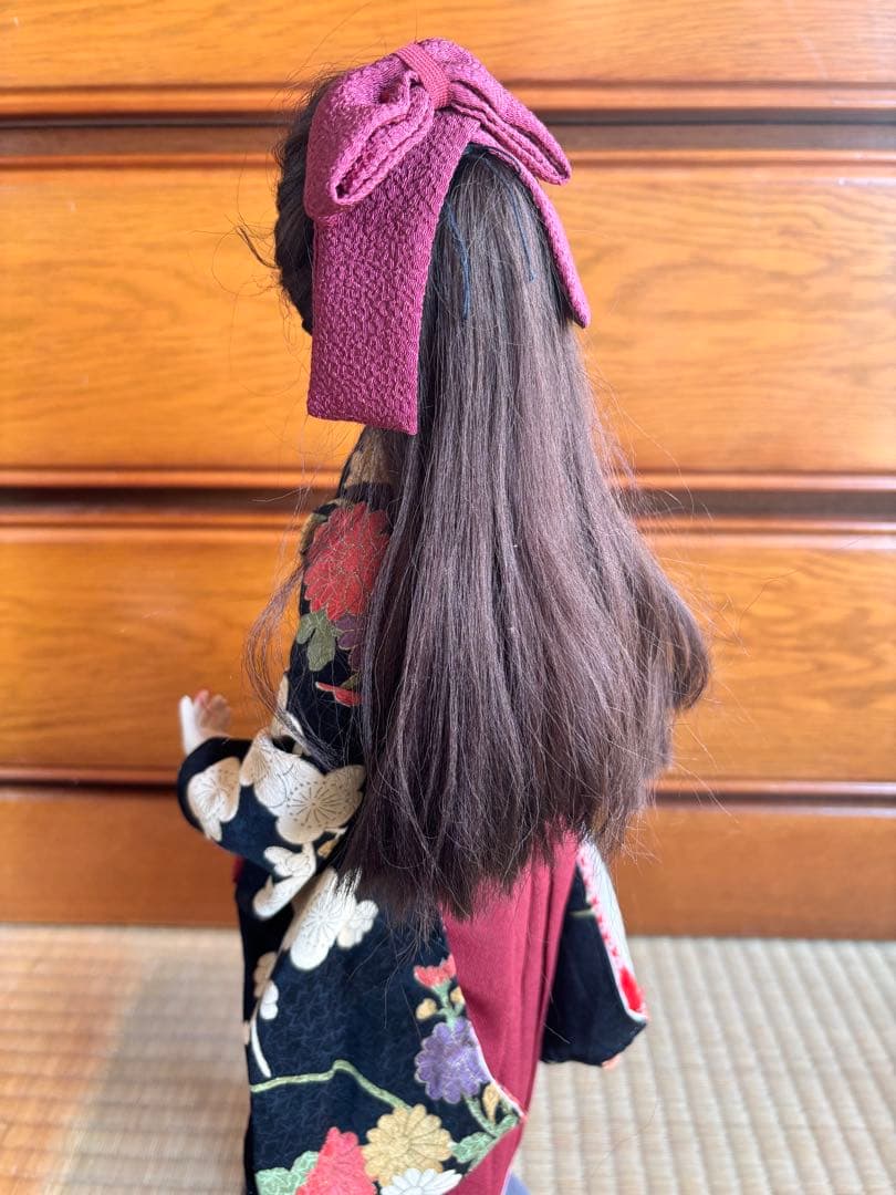 花柄着物の人形 スタンド付き