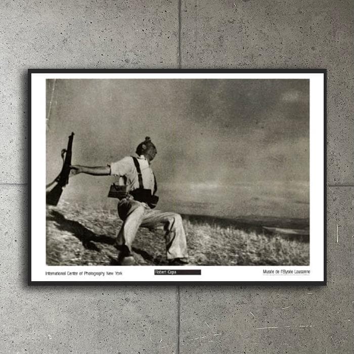 額装済/崩れ落ちる兵士 1938年/ロバート キャパ