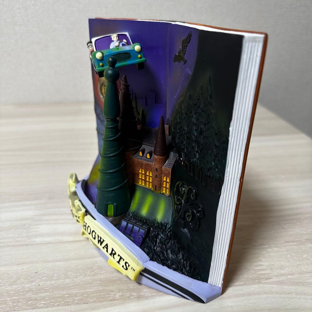 ミニチュアハリーポッター時計、限定版。ホグワーツへの旅をテーマにした装飾品。