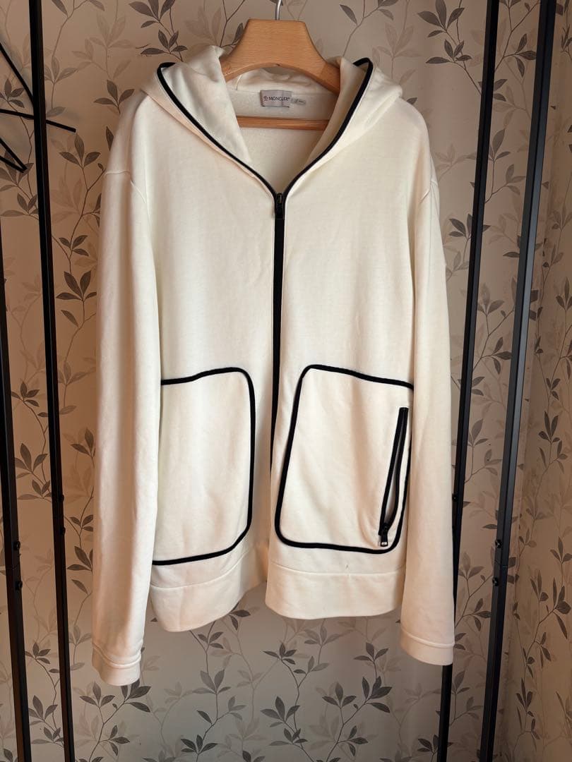 モンクレール　ジップアップパーカー