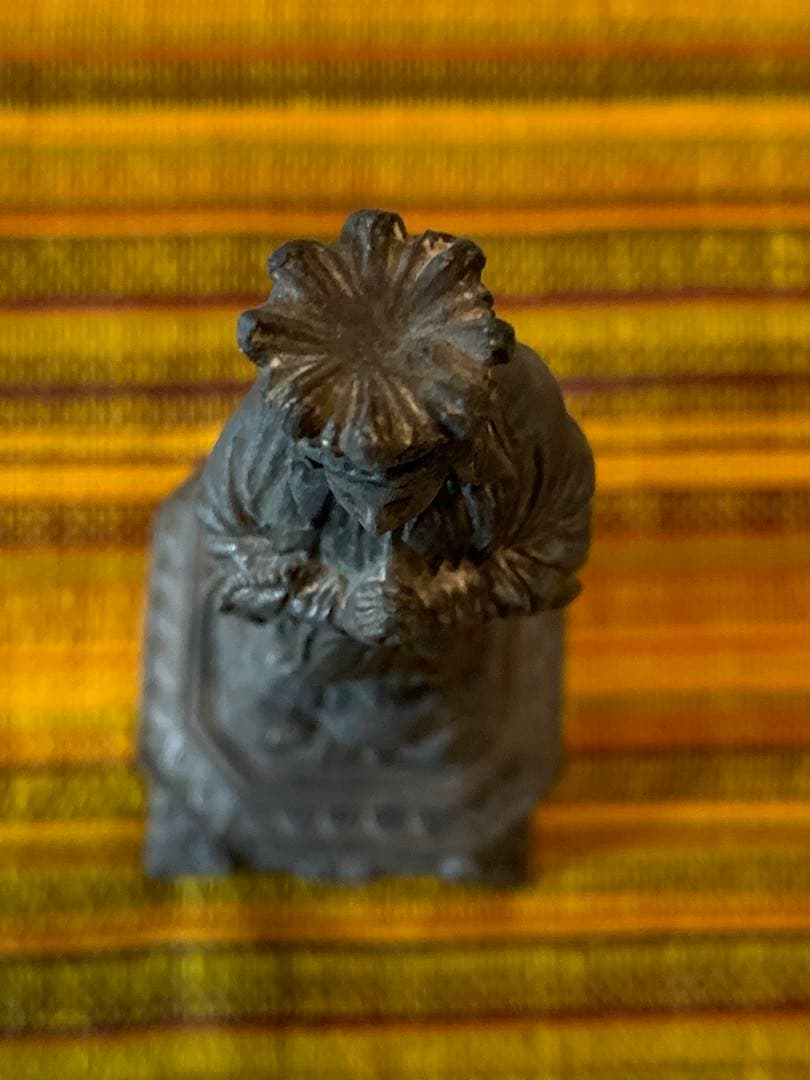 フランス製　アンティーク　真鍮製のマリア像　細かいディテールで凛とした立ち姿！