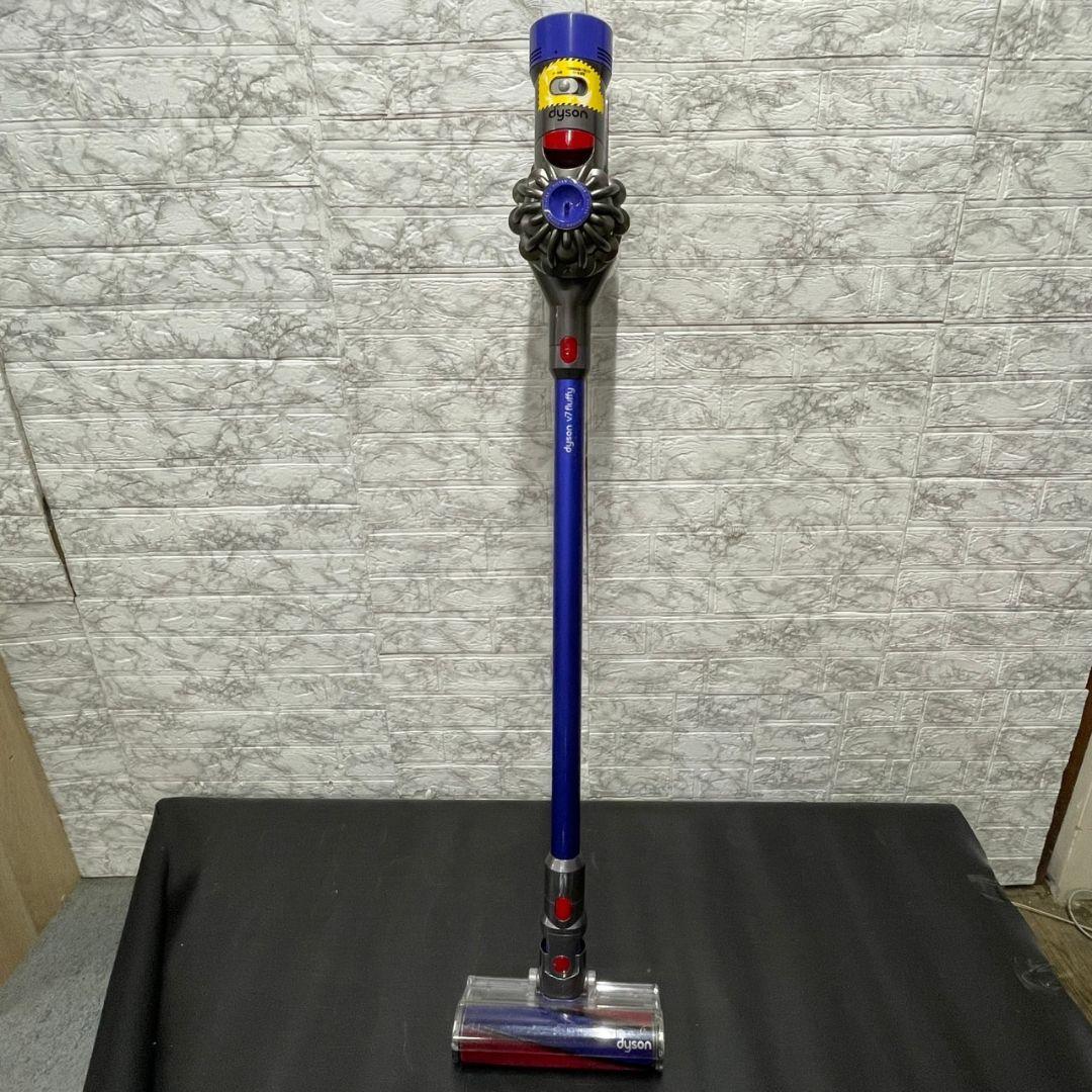 642Dyson V7 コードレススティッククリーナー fluffy 送料無料