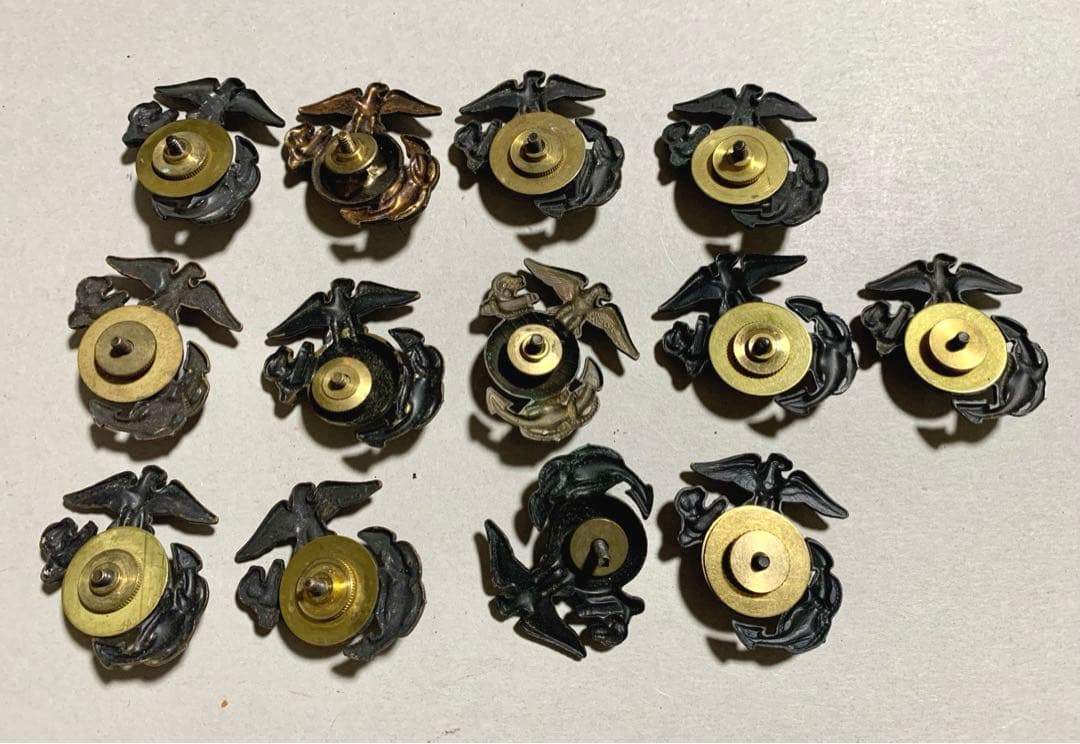 アンティークUSMCビンテージアメリカ海兵隊NAVY 帽章襟章バッチ帽章34個