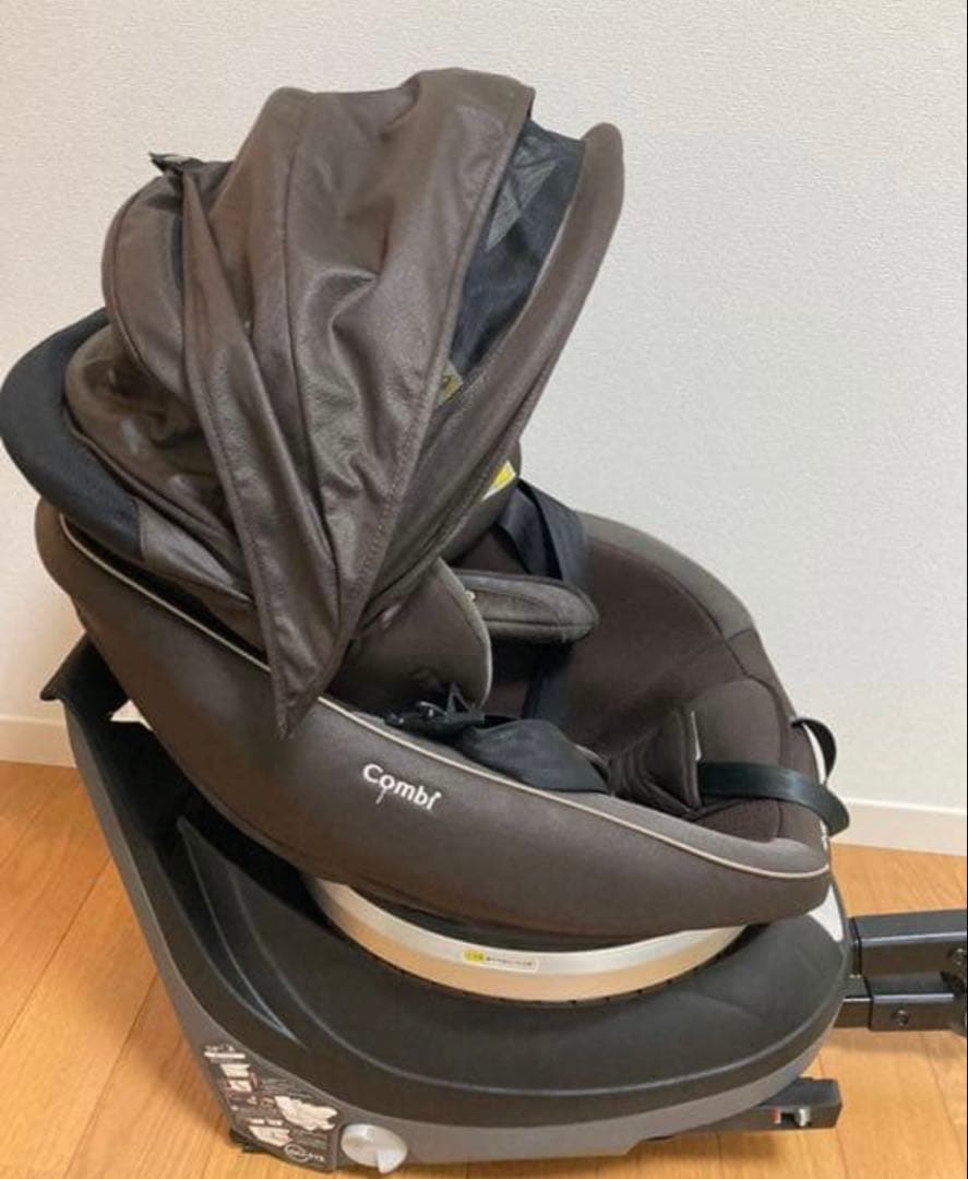 Combi 車用チャイルドシート ブラウン