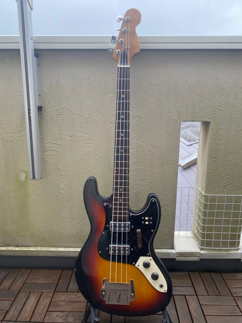 TRUMP ビザールエレキベース