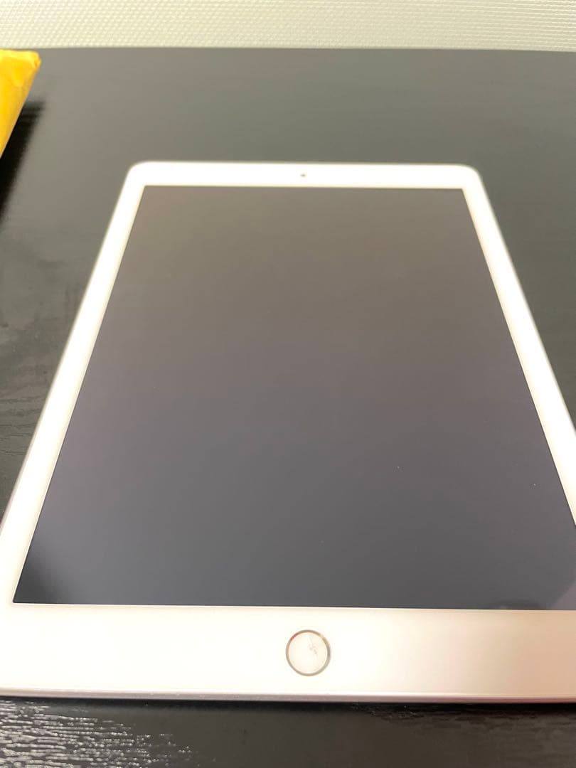 iPad 第5世代 32GB Wi-Fiモデル シルバー