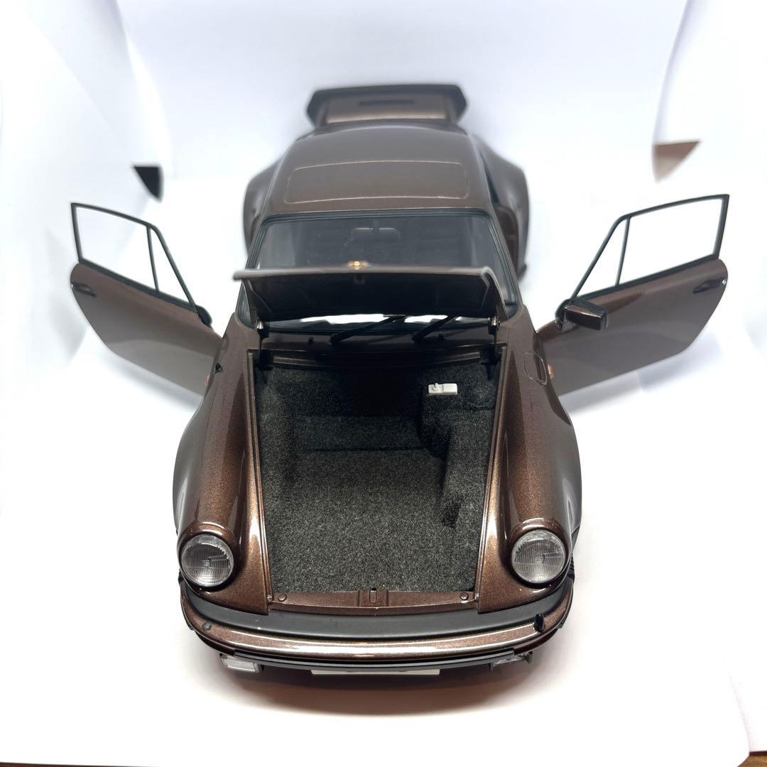 オートアート　ポルシェ911 ターボ 930 AUTOart 1/18 ブラウン