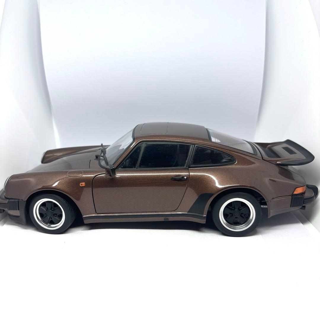 オートアート　ポルシェ911 ターボ 930 AUTOart 1/18 ブラウン