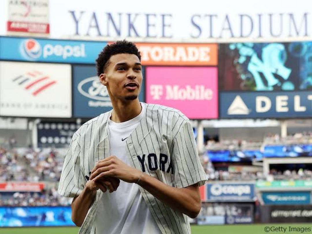 ウェンバンヤマ　レリックカード　ドラフト前日　ヤンキース始球式　直筆サイン無し