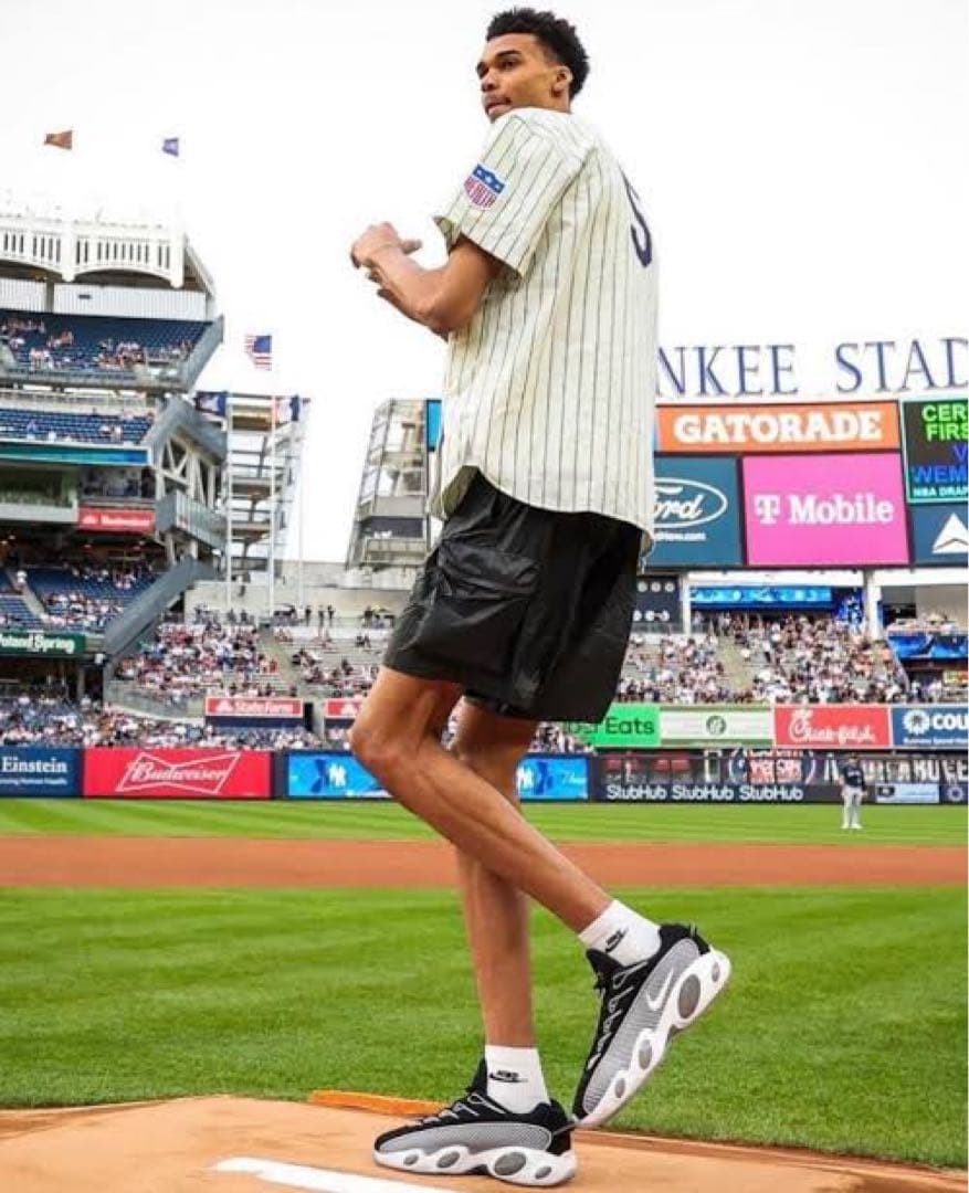 ウェンバンヤマ　レリックカード　ドラフト前日　ヤンキース始球式　直筆サイン無し