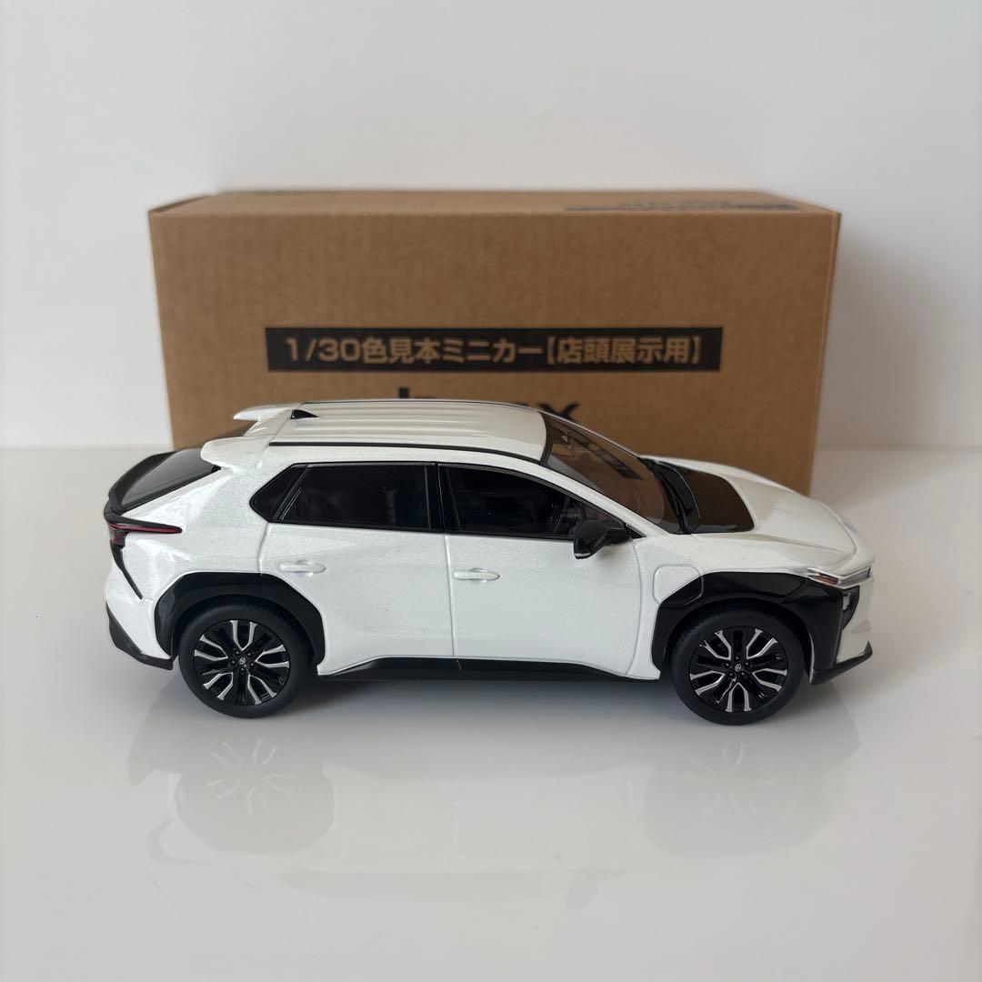 トヨタ 新型bZ4X ミニカーカラーサンプル プラチナホワイトパール【非売品】