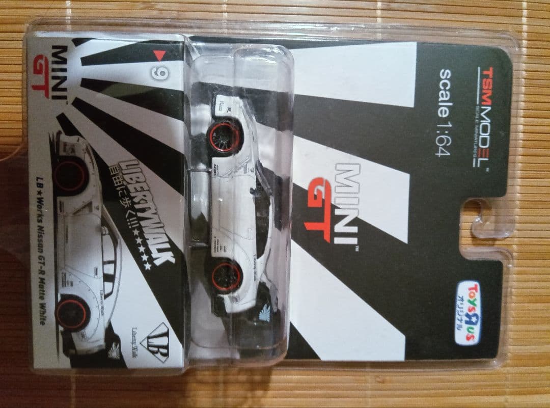 d*7様 トイザらス限定　MINI GT LB Works GT-R