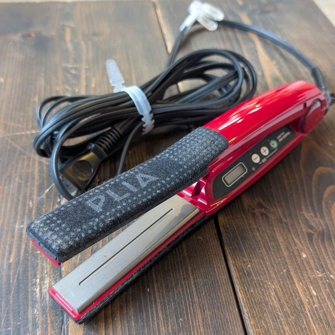 PLIA 赤 ストレートヘアアイロン