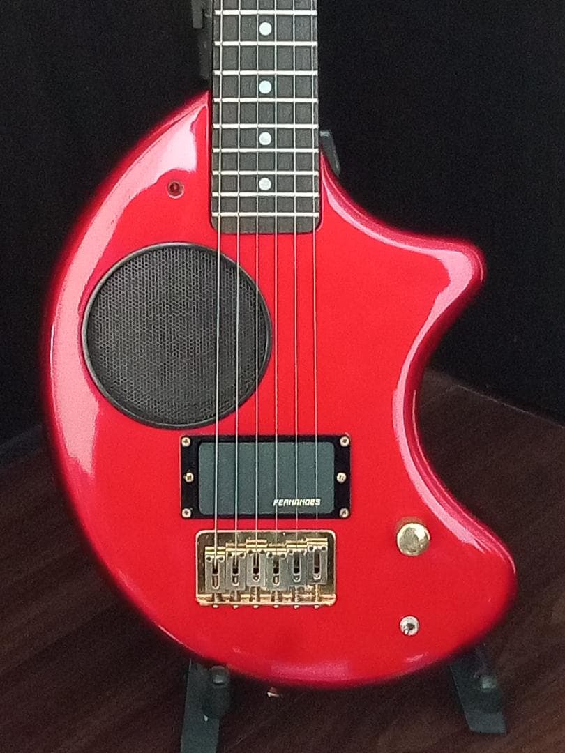 フェルナンデス ZO-3ギター レッド×ゴールドパーツ