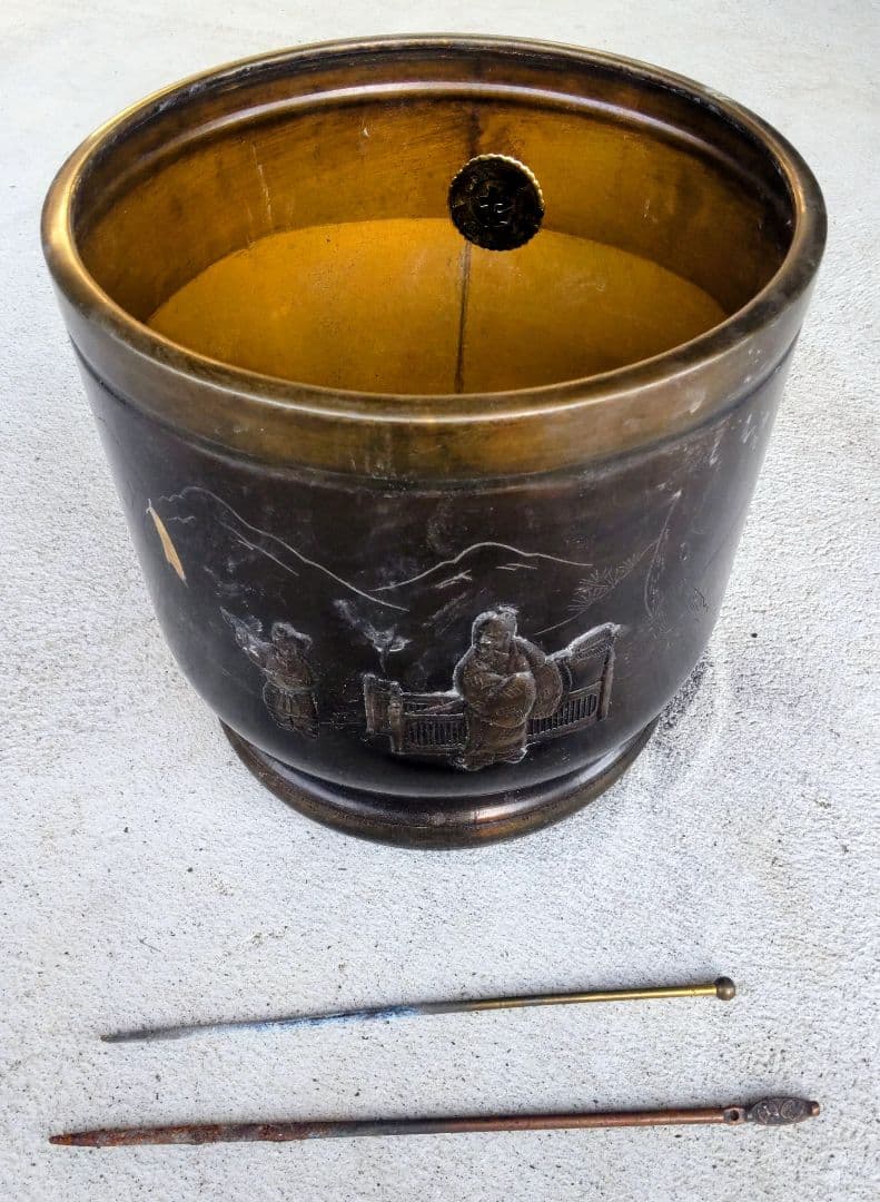 再生インテリア／アンティーク火鉢