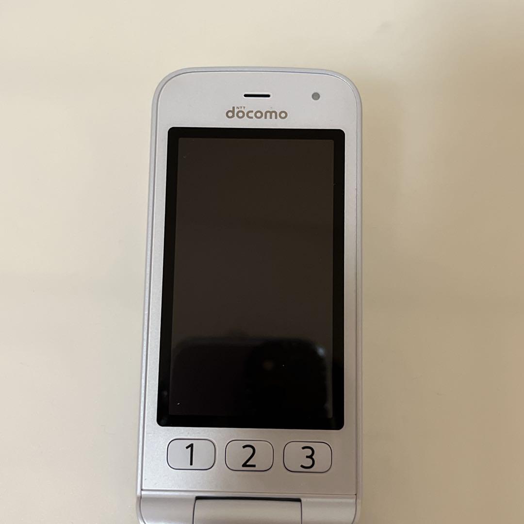 【極美品】NTTドコモ 富士通 らくらくホン F-01M ホワイト docomo