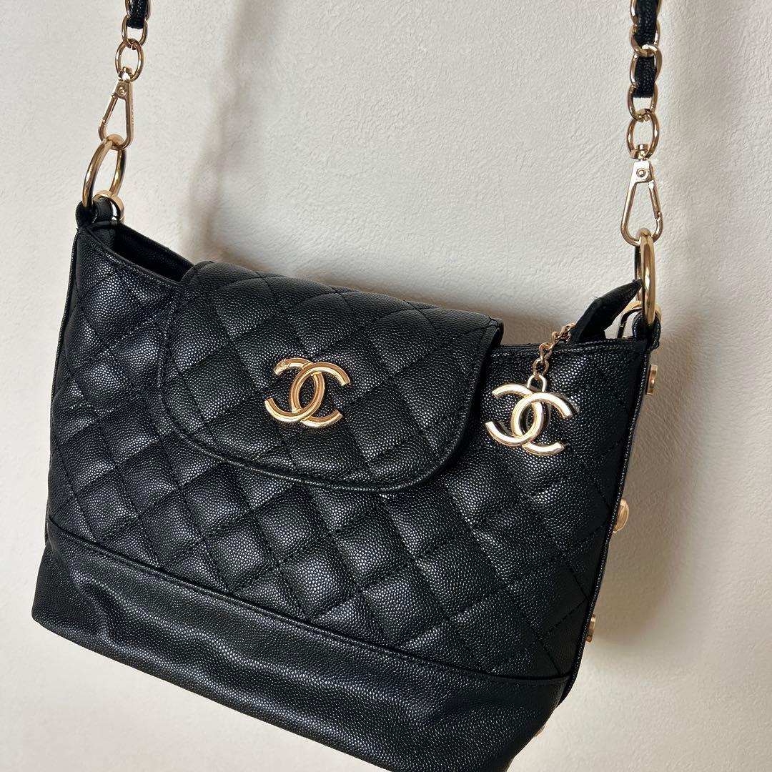 ブラックショルダーバッグ　ノベルティ　CHANEL