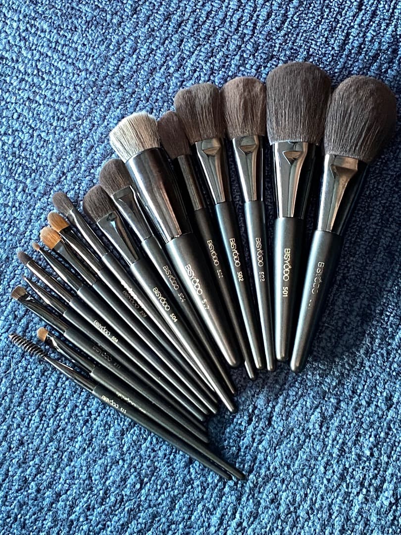 【なり】メイクブラシ＆美容液＆手袋