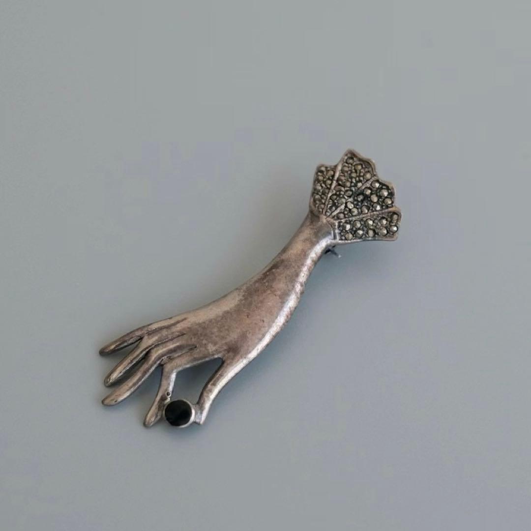 イギリス アンティーク 純銀 ハンドモチーフ ブローチ