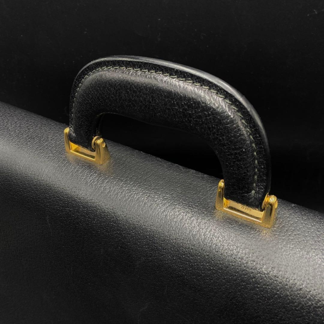 【美品】グッチ ビジネスバッグ A4収納可能 ブラック レザー