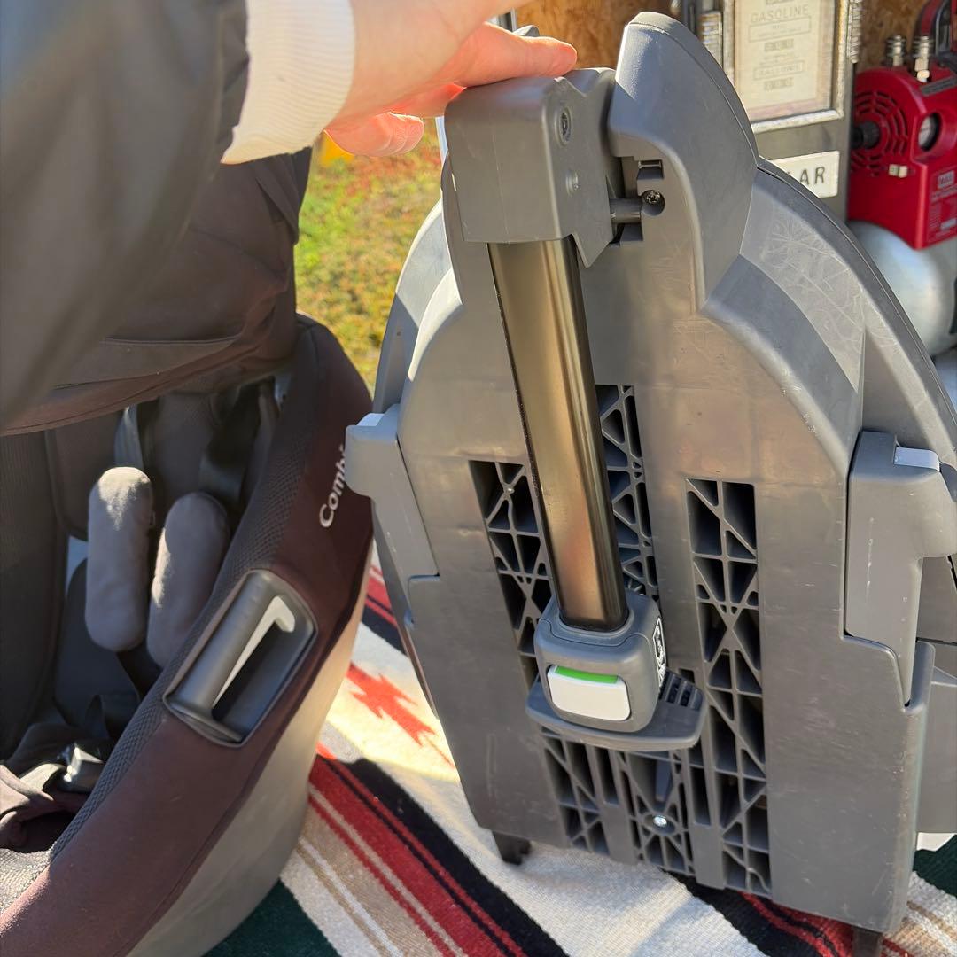 Combi 車用チャイルドシート 黒　THE Sシリーズ　ISOFIX