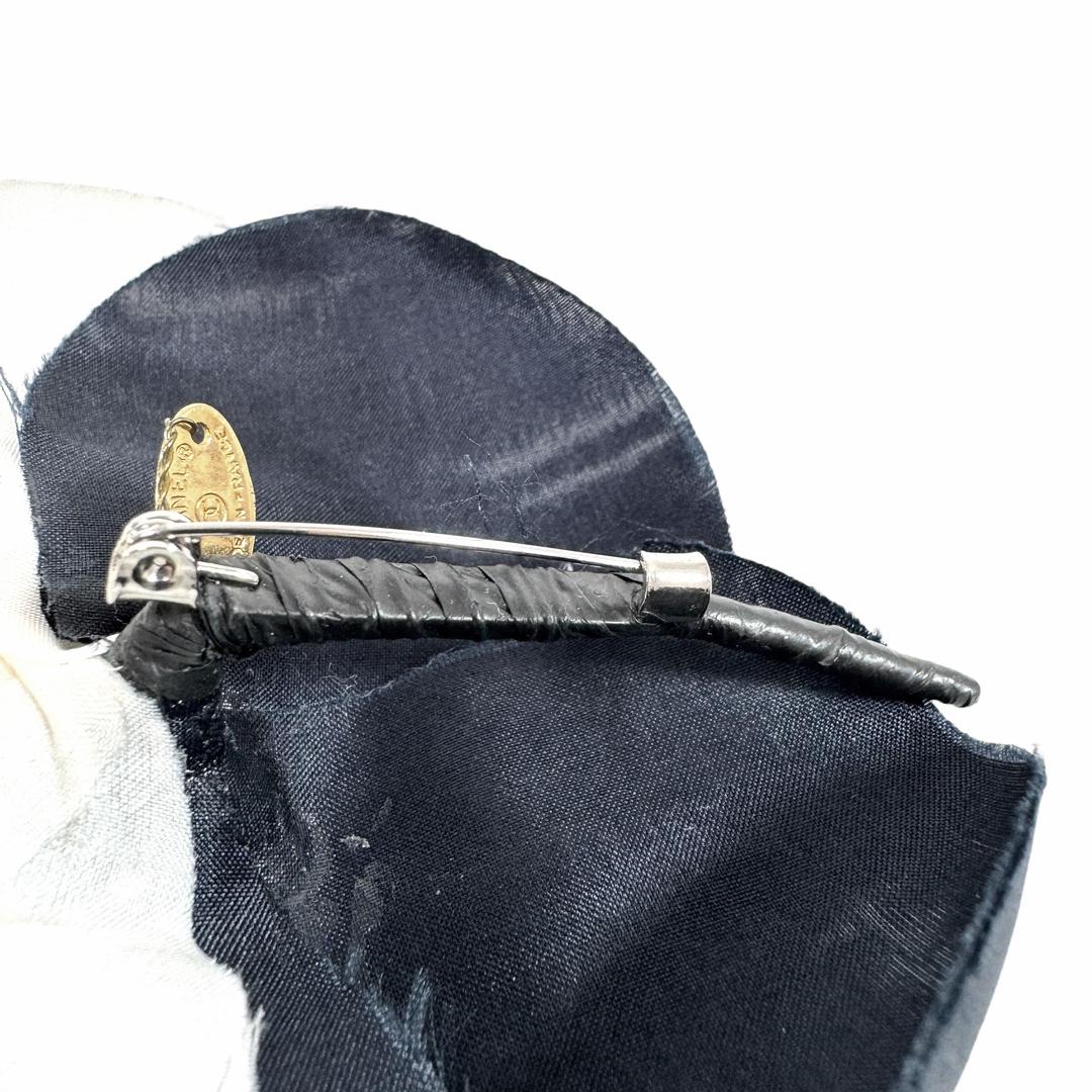 ■シャネル■カメリア■ブローチ■コサージュ■ホワイト×ネイビー系