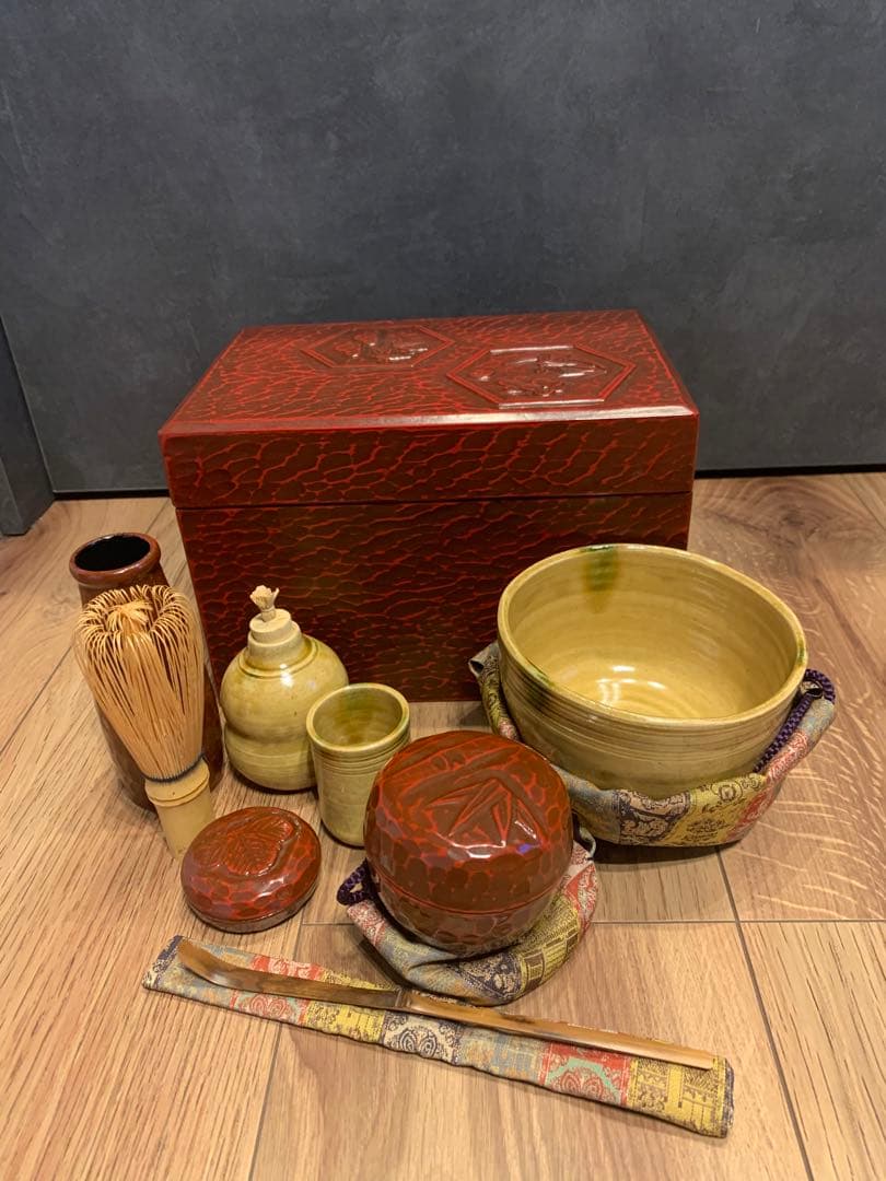 未使用品　茶道具セット　鎌倉彫　利休茶箱　京焼　茶碗　棗など