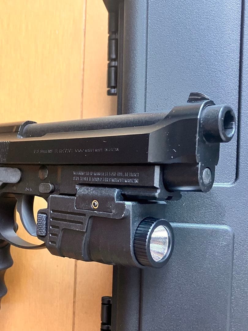 最終値下げ！マルイ　ベレッタ M9A1ガスブロ　レーザーライト、実銃グリップ付き