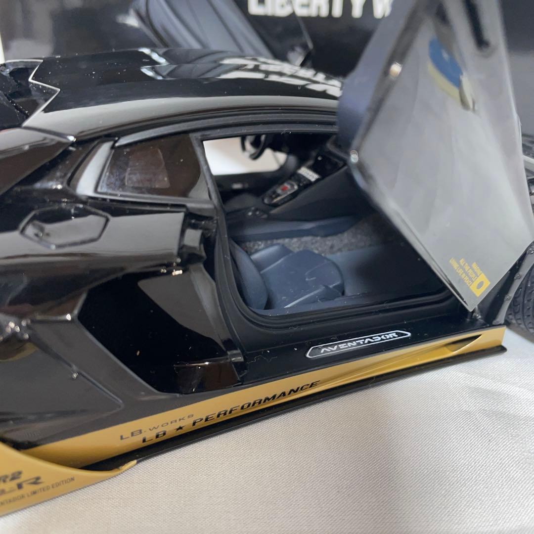 オートアート　1/18　ランボルギーニ　アヴェンタドール　リミテッドエディション