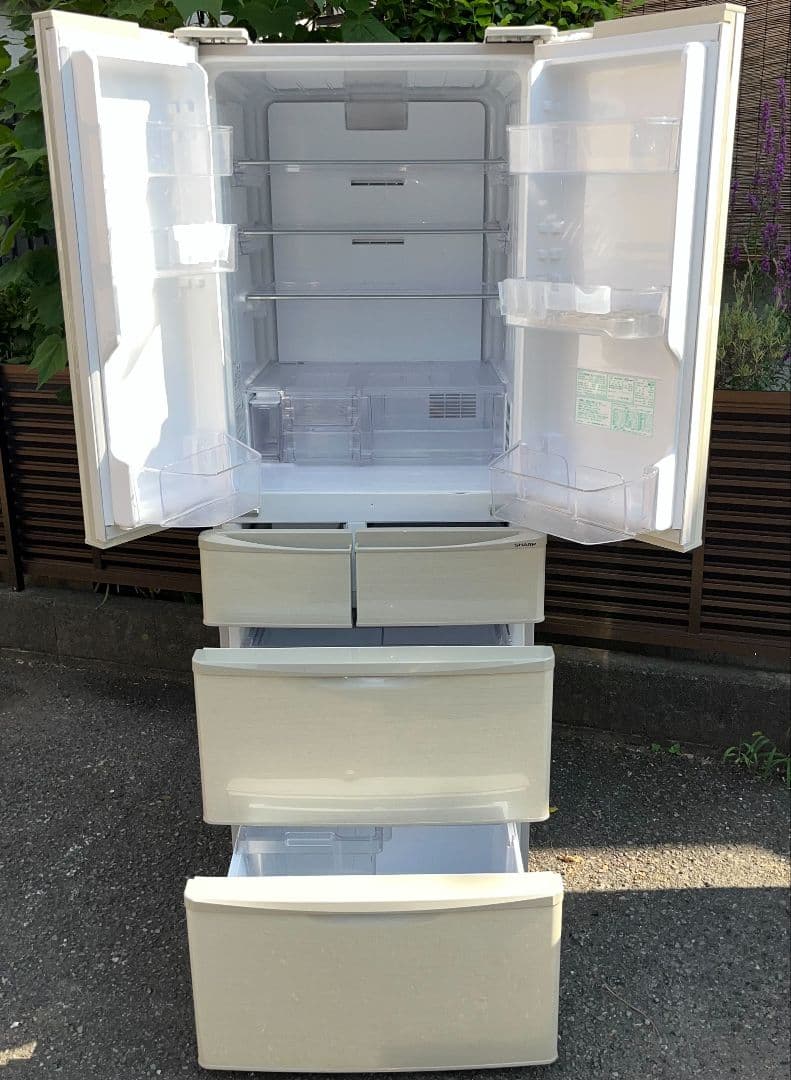 シャープ大型6ドア冷凍冷蔵庫445L　横縞模様LED照明自動製氷機能付き19年製