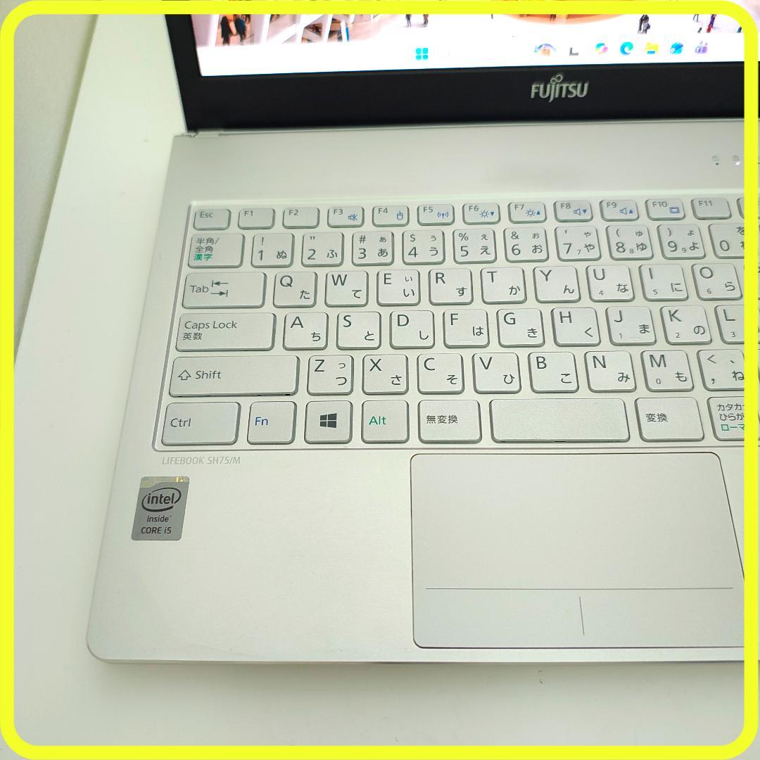 白　新品SSD256GB　薄型軽量⭐️windows11　ノートパソコン　761