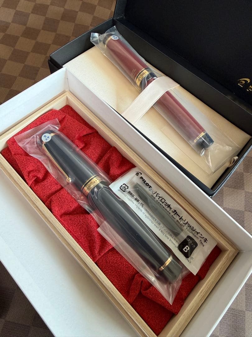 パイロット万年筆丸善限定品、2024茜朱、2025紺藍、2本セット、未使用品